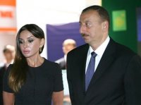 Prezident İlham Əliyev və xanımı Bakıda 1 saylı poçt filialında yeni xidmət mərkəzinin açılışında iştirak ediblər