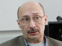 “Səfirlikdə demokrat, küçədə iranlı, evdə isə rus”