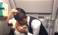 Pilotla stüardessanın intim görüntüləri YAYILDI: hamının gözü önündə... - ŞOK FOTOLAR (18+)