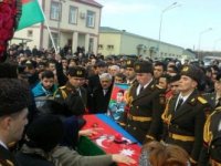 Keşlədə şəhidlə vidalaşmağa minlərlə insan gəlir – FOTOLAR
