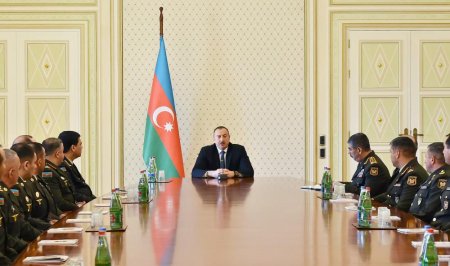 Prezident İlham Əliyev Azərbaycan Ordusunun aprel qələbələrinin ildönümü ilə əlaqədar bir qrup hərbçimizlə görüş keçirib - FOTO