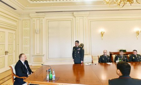 Prezident İlham Əliyev Azərbaycan Ordusunun aprel qələbələrinin ildönümü ilə əlaqədar bir qrup hərbçimizlə görüş keçirib - FOTO