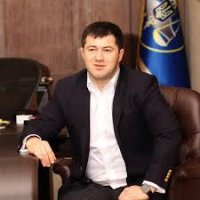AZƏRBAYCANLI NAZİR MƏHKƏMƏ QARŞISINDA – Prosesə xərəkdə gətirildi – FOTOLAR