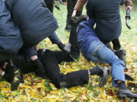 Kütləvi davada polis mayoru bıçaqlandı