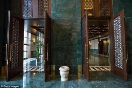 "Sultan" Ərdoğanın dəbdəbəli sarayı: 1100 otaq və 9 milyon dollarlıq xalçalar (FOTO)