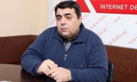 Qucaqlaşan gənclərə təpik vuran jurnalistdən açıqlama