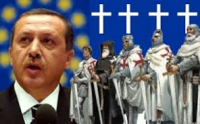 İBLİSİN İRONİYASI və ya QƏRBİN TÜRKİYƏ ARZUSU – “Xaç suyuna gir”