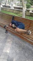 Şəhid xanımı parklarda gecələyir