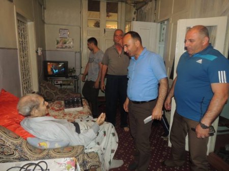Azərbaycanlı iş adamı müharibə veteranlarının hər birinə 1000 manat pul verib