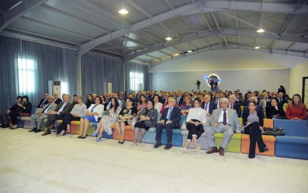 Birinci vitse-prezident Mehriban Əliyeva Milli Aviasiya Akademiyası və ADA Universitetinin Respublika Günü münasibətilə birgə tədbirində iştirak edib - FOTO