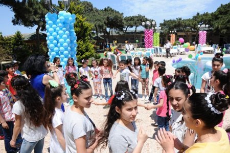 Heydər Əliyev Fondunun vitse-prezidenti Leyla Əliyeva uşaqlar üçün şənlikdə iştirak edib - FOTO