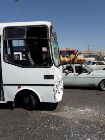 Bakıda sərnişin avtobusları toqquşdu: Yaralılar var - FOTO