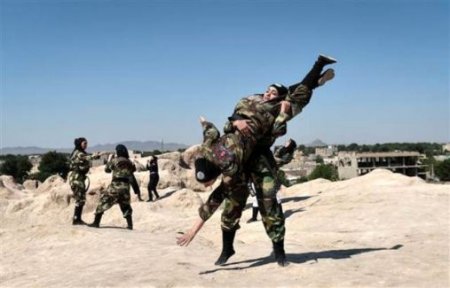  İranda yaşayan bu qadınların etdikləri sizi şoka salacaq - FOTO