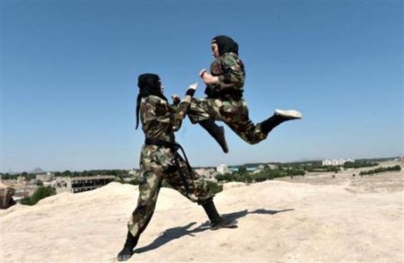  İranda yaşayan bu qadınların etdikləri sizi şoka salacaq - FOTO