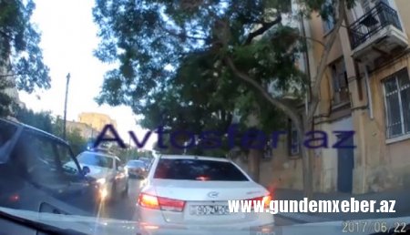 Taksi sürücüsü Artur Rasizadənin kortejinə “protiv” getdi, görün nələr oldu - VİDEO