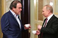 Oliver Stounun Putinə yaltaqlığı Qərbdə rişxənd mövzusuna çevrilib
