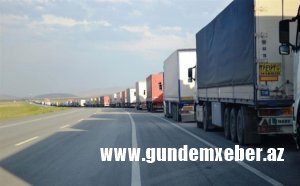 Türkiyə TIR-ları Azərbaycan üzərindən Qətərə ərzaq daşımağa başladı