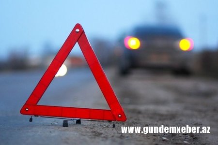 Salyanda minik avtomobili aşıb, sürücü xəsarət alıb