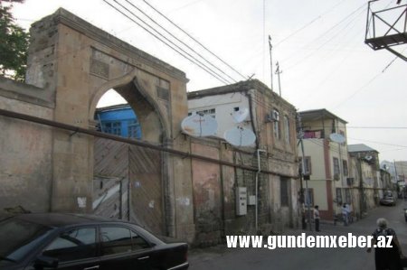 Bakıda Hacı Cavad məscidini sökən məmurlardan biri öldü