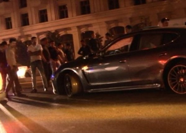 "Porsche" ilə qəza törədən rəis oğlunun FOTOSU YAYILDI