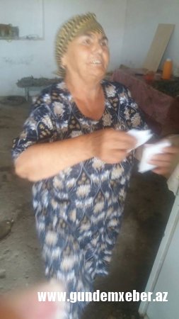 Qızıldaşda baltası özündən yekə satıcı