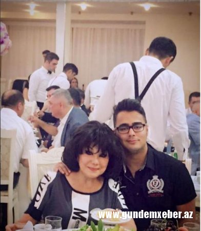Flora Kərimova nəvəsi ilə - foto