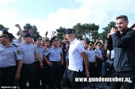 Tarix yazanlar Bakıda - "Qarabağ" qayıtdı - FOTOLAR