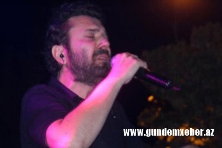 Atasının öldüyünü öyrənsə də, konsert verdi