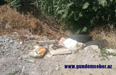 Bakının bu hissəsində qatarlar kanalizasiya suyunda hərəkət edir