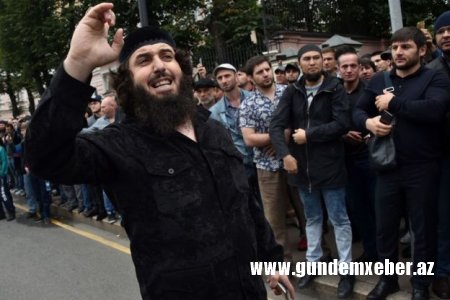 Yüzlərlə müsəlman Moskvada Myanma səfirliyi qarşısında piket keçirib