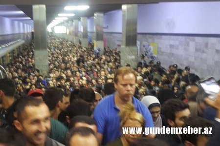 “Koroğlu” metrostansiyasında sıxlıq yaranıb