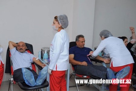 Səhiyyə Nazirliyi: Aşura günü 1722 litr qan toplanıb
