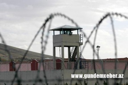 Məhbusların qaçmasına görə tutulan vəzifəli şəxslərin adları açıqlanıb