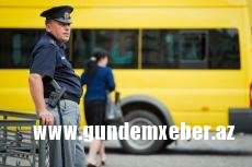6 məktəbli hərəkətdə olan mikroavtobusdan yıxıldı