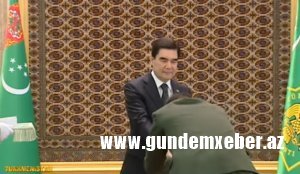 Türkmənbaşı medal paylayır, icra başçıları ikiqat əyilir