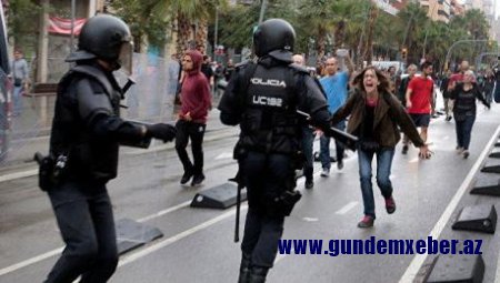​Kataloniyada qanlı toqquşmalar – POLİS ƏHALİYƏ GÜC TƏTBİQ EDİR - FOTOLAR