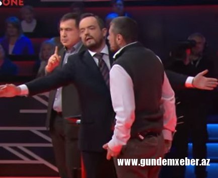 Deputat Saakaşvilini efirdə döymək istədi, aparıcı mane oldu - Video