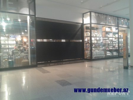 “Gənclik Mall”da bir neçə mağazanı su basıb - FOTO  