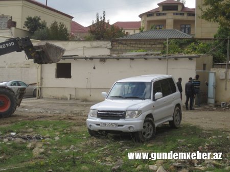 "Qaçqınkom”un məsuliyyətsizliyi 10 ailəni küçədə gecələməyə məcbur edib — Cənnət görmək istəyənlərin cəhənnəm əzabı (FOTOLAR)