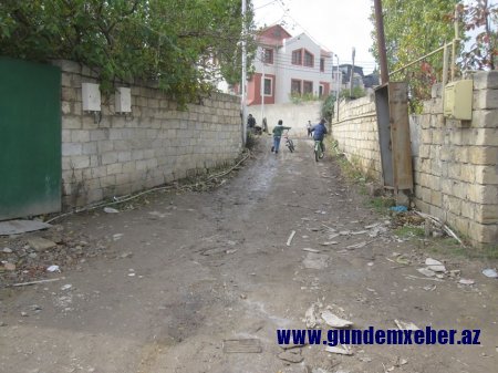 "Qaçqınkom”un məsuliyyətsizliyi 10 ailəni küçədə gecələməyə məcbur edib — Cənnət görmək istəyənlərin cəhənnəm əzabı (FOTOLAR)