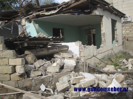 "Qaçqınkom”un məsuliyyətsizliyi 10 ailəni küçədə gecələməyə məcbur edib — Cənnət görmək istəyənlərin cəhənnəm əzabı (FOTOLAR)