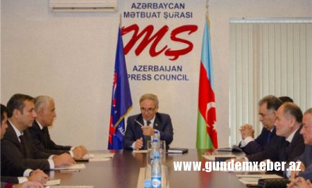 “Reket jurnalistlər” Mətbuat Şurasına hücuma keçdilər — Şura xəbərdarlıq etdi