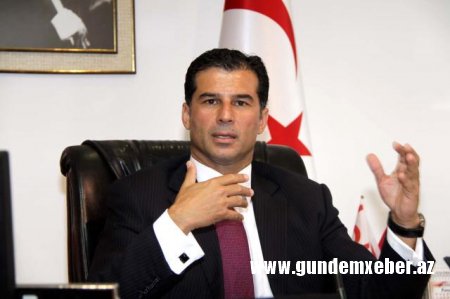 Türkiyəli model evli baş nazirdən 5 aylıq hamilədir