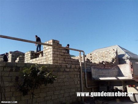 Sabunçu rayon İcra Hakimiyyətinin Basqınla ev dağıdıb, pul tələb edən icra nümayəndələri, ağlayan qadınlar və uşaqlar… - REPORTAJ, VİDEO, FOTOLAR