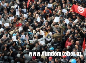 Şərq yenə coşdu: Tunisi etirazlar bürüdü