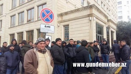 Sahibkarlar Gömrük Komitəsinin qarşısında aksiya keçirdi - FOTO/VIDEO