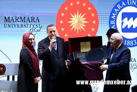 Ərdoğan azərbaycanlı qızın 3 ilə hazırladığı “Quran”ı görüncə… FOTOLAR