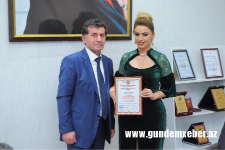 Roza Zərgərli imza günü keçirdi - fotolar