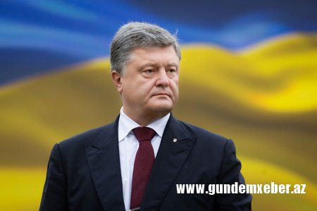Poroşenko Rusiya bayrağının bütün dünyada qadağan olunmasını təklif edib