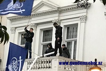 İran səfirliyinə hücum: Bayraq endirildi
